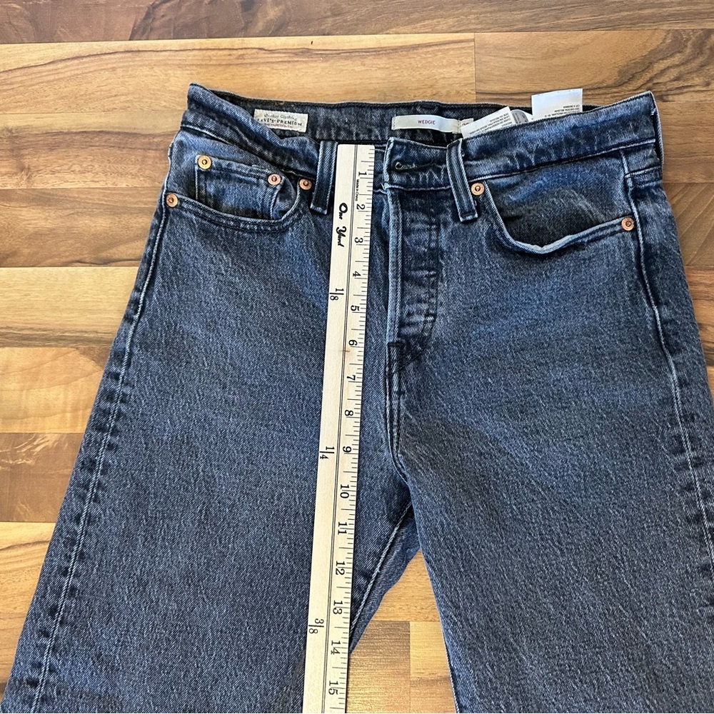 Levi's Women's Wedgie icon Fit Grey High Rise Button Fly Ankle length - Picture 10 of 15